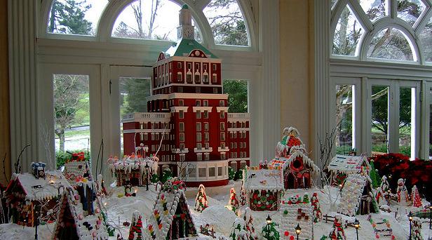 Gingerbread Art: View It When You're Full